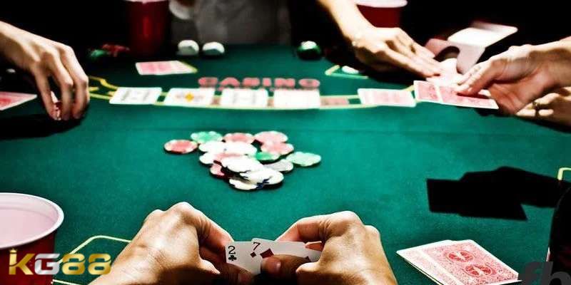 Hướng dẫn cách chơi bài poker trong vòng đầu tiên pre-flop